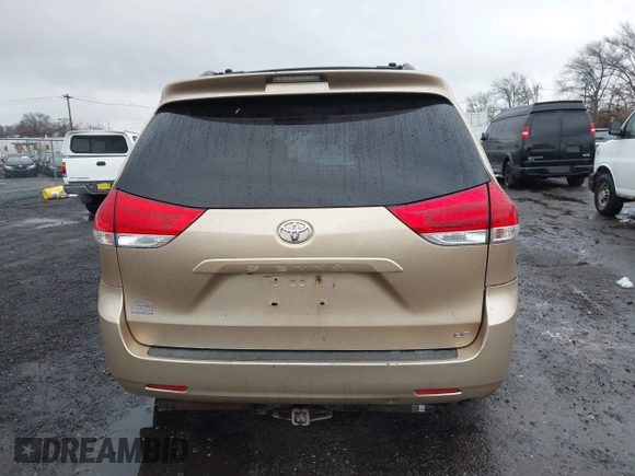 2011 Toyota Sienna LE AAS with VIN 5TDKK3DCXBS096325, listed as a IAAI auction lot 40997772 with 192,742 mi miles. Bid and sale history available at carsss.com. Image 17.