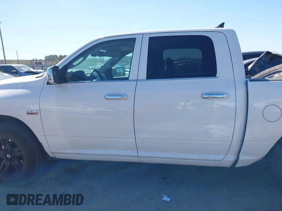 2018 Ram 1500 Lone Star Silver z VIN 1C6RR6LT0JS245223, wystawiony jako IAAI lot #41765175 z przebiegiem 128 156 mil mil oraz . Historia ofert i sprzedaży dostępna na DreamBid. Obrazek 14.