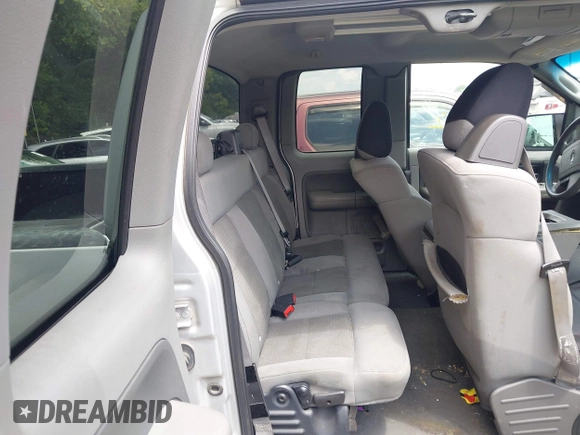 2004 Ford F-150 STX z VIN 1FTRX14W34NA93435, wystawiony jako IAAI lot #42736112 z przebiegiem Nie podano mil oraz . Historia ofert i sprzedaży dostępna na DreamBid. Obrazek 8.