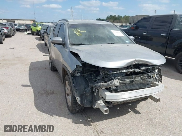 2018 Jeep Compass Latitude z VIN 3C4NJDBBXJT180665, wystawiony jako IAAI lot #41769618 z przebiegiem 128 309 mil mil oraz . Historia ofert i sprzedaży dostępna na DreamBid. Obrazek 1.