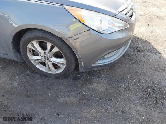 2013 Hyundai Sonata SE with VIN 5NPEC4AC9DH622926, listed as a IAAI auction lot 41950404 with 81,997 mi miles. Bid and sale history available at carsss.com. Image 16.