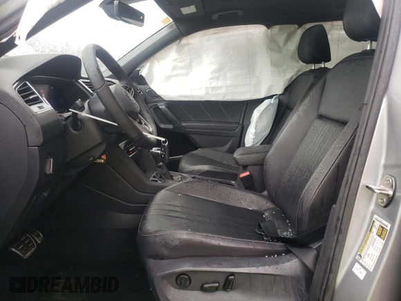2022 Volkswagen Tiguan SE R-Line Black z VIN 3VV8B7AX4NM095539, wystawiony jako Copart lot #50128775 z przebiegiem 48 627 mil mil oraz Szkoda całkowita • Salvage title. Historia ofert i sprzedaży dostępna na DreamBid. Obrazek 7.