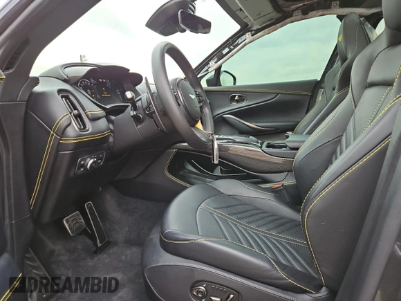 2023 Aston Martin DBX 707 z VIN SD7VUJBW8PTV08579, wystawiony jako Copart lot #45496975 z przebiegiem 10 769 mil mil oraz Szkody całkowita. Historia ofert i sprzedaży dostępna na DreamBid. Obrazek 7.