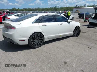 2017 Lincoln MKZ Select z VIN 3LN6L5C98HR607862, wystawiony jako IAAI lot #42072856 z przebiegiem 37 357 mil mil oraz . Historia ofert i sprzedaży dostępna na DreamBid. Obrazek 4.