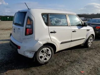 2011 Kia Soul with VIN KNDJT2A11B7306522, listed as a Copart auction lot 44586125 with 190,283 mi miles and Salvage Title. Bid and sale history available at carsss.com. Image 3.