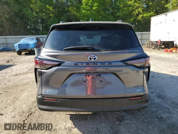 2025 Toyota Sienna XLE with VIN 5TDYRKEC8SS226844, listed as a Copart auction lot 52680175 with 2,600 mi miles and Salvage Title. Bid and sale history available at carsss.com. Image 6.