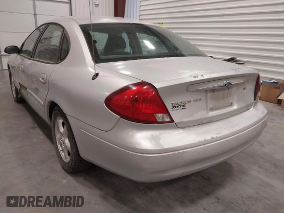 2002 Ford Taurus SES Standard with VIN 1FAFP55U42A166703, listed as a IAAI auction lot 41868369 with 178,362 mi miles. Bid and sale history available at carsss.com. Image 3.