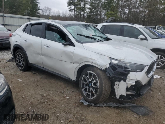 2025 BMW X2 xDrive28i with VIN WBX63GM0XS5085930, listed as a Copart auction lot 44300815 with 8,157 mi miles and Salvage Title. Bid and sale history available at carsss.com. Image 4.
