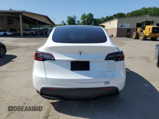 2024 Tesla Model Y Long Range с VIN 7SAYGDEE2RA257279, выставлен на аукционе Copart как лот 61248255 с пробегом Не указан миль и Списание • Salvage title. История ставок и продаж доступна на DreamBid. Изображение 6.