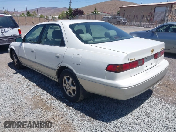 1999 Toyota Camry LE z VIN JT2BG22K3X0342513, wystawiony jako IAAI lot #42371033 z przebiegiem 159 894 mil mil oraz . Historia ofert i sprzedaży dostępna na DreamBid. Obrazek 3.