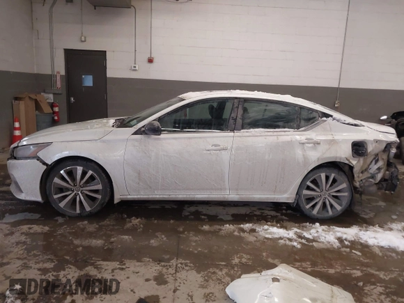2020 Nissan Altima SR with VIN 1N4AL4CV8LC141000, listed as a IAAI auction lot 41294853 with 39,466 mi miles and . Bid and sale history available at carsss.com. Image 15.