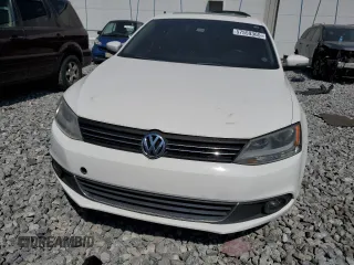 2011 Volkswagen Jetta SEL z VIN 3VWLX7AJ2BM351398, wystawiony jako Copart lot #57559365 z przebiegiem 183 376 mil mil oraz Czysty tytuł • Clean title. Historia ofert i sprzedaży dostępna na DreamBid. Obrazek 5.