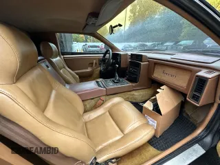 1988 Pontiac Fiero z VIN 1G2PE119XJP213392, wystawiony jako Copart lot #76264064 z przebiegiem 71 246 mil mil oraz Tytuł czysty. Historia ofert i sprzedaży dostępna na DreamBid. Obrazek 5.