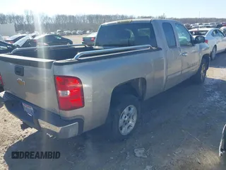 2007 Chevrolet Silverado 1500 LT w/1LT with VIN 1GCEC19017Z500969, listed as a IAAI auction lot 41907955 with 212,259 mi miles. Bid and sale history available at carsss.com. Image 4.