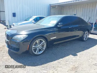2011 BMW 7 Series 750Li z VIN WBAKB8C57BC851865, wystawiony jako IAAI lot #42229423 z przebiegiem 92 728 mil mil oraz . Historia ofert i sprzedaży dostępna na DreamBid. Obrazek 2.