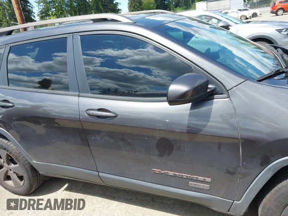 2016 Jeep Cherokee Latitude z VIN 1C4PJMCB9GW293047, wystawiony jako IAAI lot #42325392 z przebiegiem 127 706 mil mil oraz . Historia ofert i sprzedaży dostępna na DreamBid. Obrazek 14.