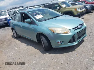 2012 Ford Focus SE z VIN 1FAHP3F2XCL240934, wystawiony jako IAAI lot #42673102 z przebiegiem 188 658 mil mil oraz . Historia ofert i sprzedaży dostępna na DreamBid. Obrazek 1.