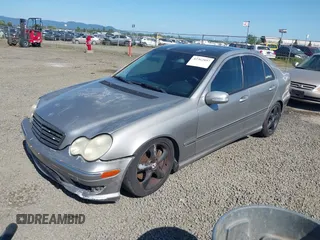 2005 Mercedes-Benz C 230 Kompressor z VIN WDBRF40J45F724055, wystawiony jako IAAI lot #42362897 z przebiegiem 234 922 mil mil oraz . Historia ofert i sprzedaży dostępna na DreamBid. Obrazek 2.