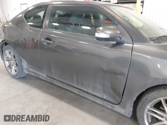 2011 Scion tC z VIN JTKJF5C79B3008777, wystawiony jako IAAI lot #41872563 z przebiegiem 149 715 mil mil oraz . Historia ofert i sprzedaży dostępna na DreamBid. Obrazek 6.