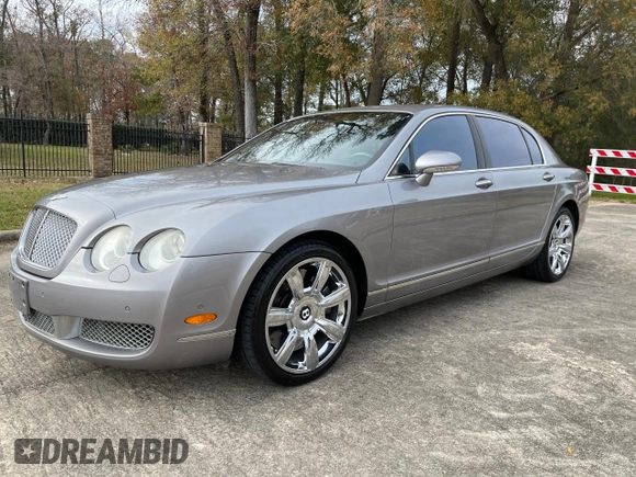 2007 Bentley Flying Spur z VIN SCBBR93W178041237, wystawiony jako Copart lot #82493784 z przebiegiem 122 543 mil mil oraz Czysty tytuł • Clean title. Historia ofert i sprzedaży dostępna na DreamBid. Obrazek 2.
