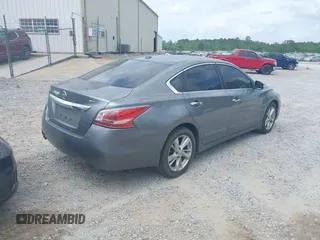 2015 Nissan Altima SV z VIN 1N4AL3AP9FC575493, wystawiony jako IAAI lot #42065104 z przebiegiem 230 291 mil mil oraz . Historia ofert i sprzedaży dostępna na DreamBid. Obrazek 4.