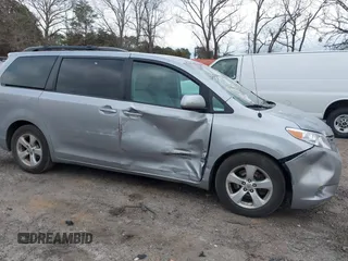 2011 Toyota Sienna LE AAS with VIN 5TDKK3DC3BS109139, listed as a IAAI auction lot 41715718 with 210,332 mi miles. Bid and sale history available at carsss.com. Image 6.