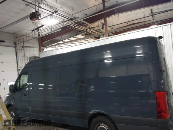 2019 Mercedes-Benz Sprinter Cargo z VIN WD4PF1CD9KP147130, wystawiony jako IAAI lot #41821221 z przebiegiem 70 915 mil mil oraz . Historia ofert i sprzedaży dostępna na DreamBid. Obrazek 14.