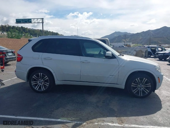 2013 BMW X5 xDrive35i with VIN 5UXZV4C55D0B01761, listed as a IAAI auction lot 41899347 with 224,905 mi miles. Bid and sale history available at carsss.com. Image 13.