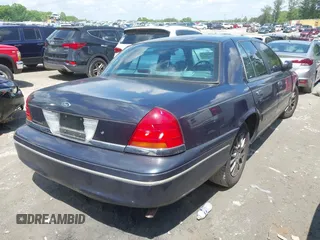 2000 Ford Crown Victoria LX с VIN 2FAFP74W4YX116561, выставлен на аукционе IAAI как лот 42101875 с пробегом Не указан миль и . История ставок и продаж доступна на DreamBid. Изображение 4.