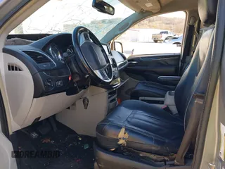 2014 Chrysler Town & Country Touring z VIN 2C4RC1BG4ER158739, wystawiony jako IAAI lot #40970547 z przebiegiem 179 456 mil mil oraz . Historia ofert i sprzedaży dostępna na DreamBid. Obrazek 5.