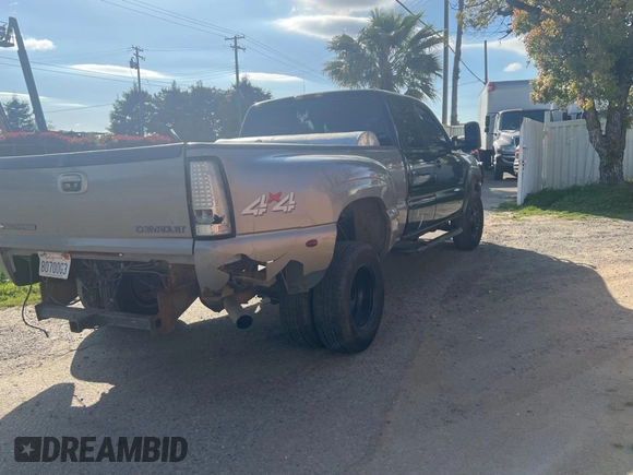 2001 Chevrolet Silverado 1500 with VIN 1GCJC39151E326082, listed as a Copart auction lot 51019515 with 253,364 mi miles and Clean Title. Bid and sale history available at DreamBid. Image 4.