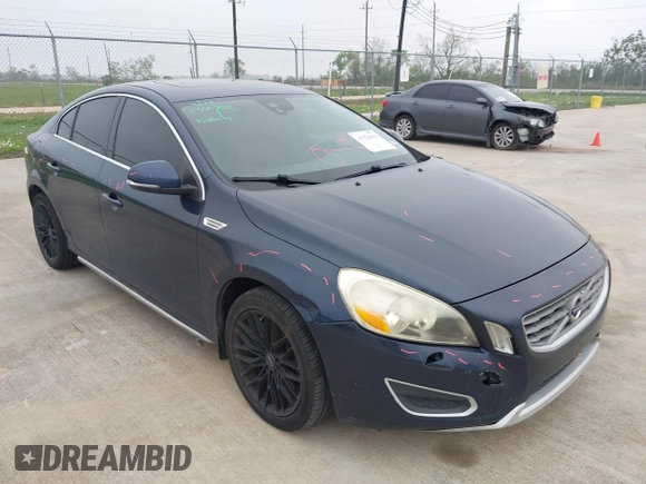 2012 Volvo S60 T5 with VIN YV1622FS0C2122692, listed as a IAAI auction lot 41924096 with 165,749 mi miles. Bid and sale history available at carsss.com. Image 1.