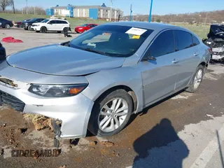 2018 Chevrolet Malibu LT z VIN 1G1ZD5ST1JF261841, wystawiony jako IAAI lot #41887177 z przebiegiem 128 213 mil mil oraz . Historia ofert i sprzedaży dostępna na DreamBid. Obrazek 18.