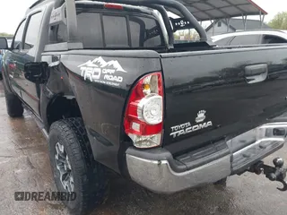 2015 Toyota Tacoma with VIN 3TMLU4ENXFM185371, listed as a IAAI auction lot 41952513 with 87,128 mi miles and . Bid and sale history available at DreamBid. Image 20.