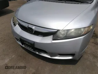 2009 Honda Civic LX z VIN 19XFA165X9E045127, wystawiony jako IAAI lot #42263412 z przebiegiem 208 762 mil mil oraz . Historia ofert i sprzedaży dostępna na DreamBid. Obrazek 6.