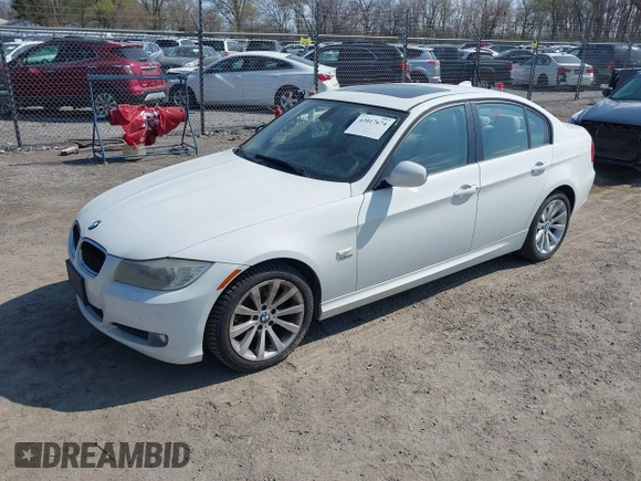 2011 BMW 3 Series 328i xDrive z VIN WBAPK5G52BNN51640, wystawiony jako IAAI lot #42017674 z przebiegiem Nie podano mil oraz . Historia ofert i sprzedaży dostępna na DreamBid. Obrazek 2.