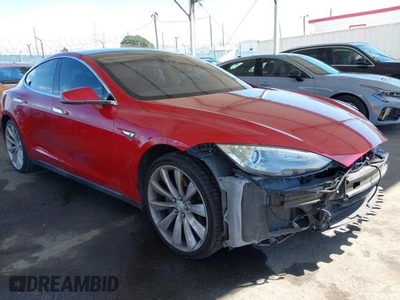2013 Tesla Model S with VIN 5YJSA1DN8DFP25774, listed as a IAAI auction lot 41998095 with 135,671 mi miles and . Bid and sale history available at carsss.com. Image 1.