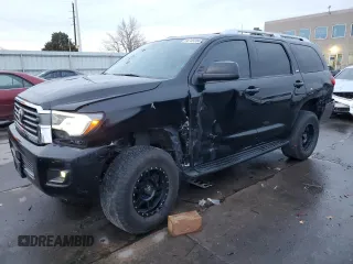 2018 Toyota Sequoia SR5 with VIN 5TDBY5G17JS162297, listed as a Copart auction lot 84745084 with 122,154 mi miles and Salvage Title. Bid and sale history available at carsss.com. Image 1.