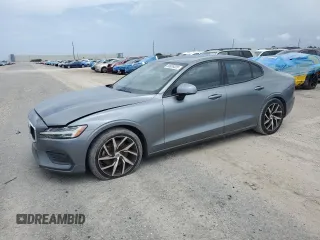 2020 Volvo S60 Momentum z VIN 7JR102FK6LG047944, wystawiony jako Copart lot #60639325 z przebiegiem 134 044 mil mil oraz Czysty tytuł • Clean title. Historia ofert i sprzedaży dostępna na DreamBid. Obrazek 1.