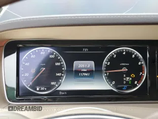 2015 Mercedes-Benz S 550 z VIN WDDUG8CB9FA097040, wystawiony jako Copart lot #55966445 z przebiegiem 117 941 mil mil oraz Szkoda całkowita • Salvage title. Historia ofert i sprzedaży dostępna na DreamBid. Obrazek 9.