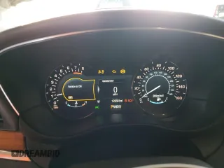2017 Lincoln MKC Select z VIN 5LMCJ2C92HUL12902, wystawiony jako Copart lot #53994805 z przebiegiem 122 581 mil mil oraz Szkody całkowita. Historia ofert i sprzedaży dostępna na DreamBid. Obrazek 9.