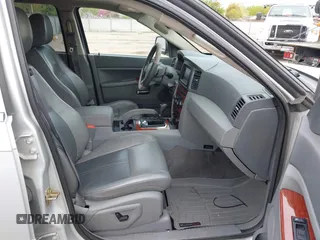 2005 Jeep Grand Cherokee Limited with VIN 1J4HR58255C671885, listed as a IAAI auction lot 42136640 with 215,751 mi miles. Bid and sale history available at carsss.com. Image 5.