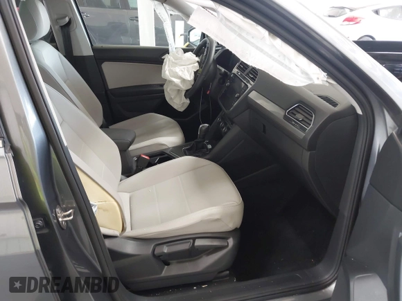 2020 Volkswagen Tiguan SE z VIN 3VV3B7AX0LM007612, wystawiony jako IAAI lot #42275320 z przebiegiem 44 254 mil mil oraz . Historia ofert i sprzedaży dostępna na DreamBid. Obrazek 5.