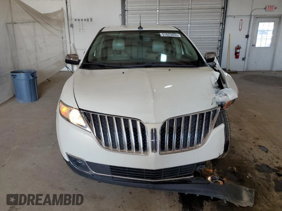2013 Lincoln MKX z VIN 2LMDJ6JKXDBL19895, wystawiony jako Copart lot #51623655 z przebiegiem 245 542 mil mil oraz Szkoda całkowita • Salvage title. Historia ofert i sprzedaży dostępna na DreamBid. Obrazek 5.