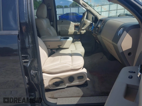 2004 Ford F-150 XLT z VIN 1FTPW12504KC30594, wystawiony jako IAAI lot #42464295 z przebiegiem 197 123 mil mil oraz . Historia ofert i sprzedaży dostępna na DreamBid. Obrazek 5.