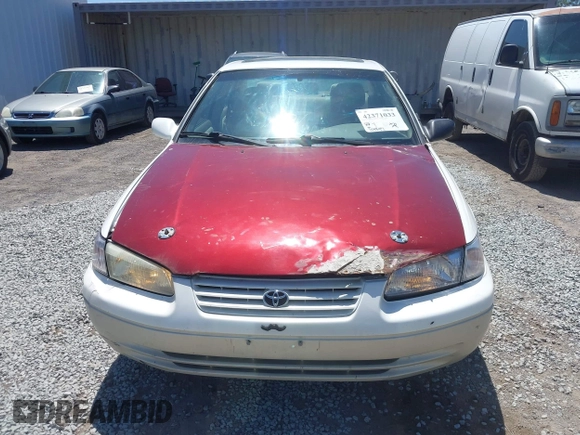 1999 Toyota Camry LE z VIN JT2BG22K3X0342513, wystawiony jako IAAI lot #42371033 z przebiegiem 159 894 mil mil oraz . Historia ofert i sprzedaży dostępna na DreamBid. Obrazek 6.