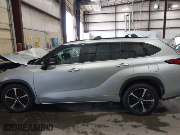 2021 Toyota Highlander XSE with VIN 5TDJZRBH8MS072794, listed as a IAAI auction lot 42521509 with 67,058 mi miles and . Bid and sale history available at DreamBid. Image 14.