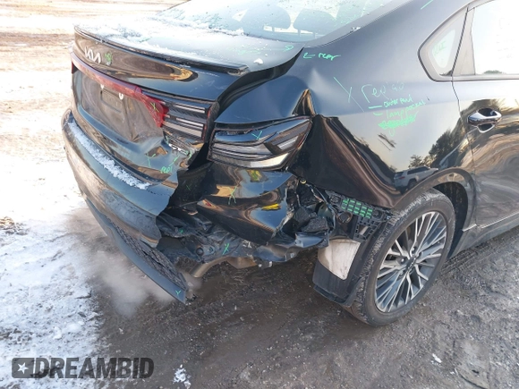 2023 Kia Forte GT-Line z VIN 3KPF54AD2PE534865, wystawiony jako IAAI lot #41417713 z przebiegiem 24 074 mil mil oraz . Historia ofert i sprzedaży dostępna na DreamBid. Obrazek 6.