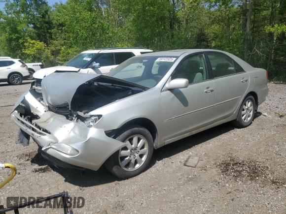 2004 Toyota Camry LE z VIN 4T1BE30K64U887305, wystawiony jako Copart lot #59349925 z przebiegiem 291 527 mil mil oraz Szkoda całkowita • Salvage title. Historia ofert i sprzedaży dostępna na DreamBid. Obrazek 1.