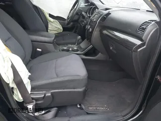 2011 Kia Sorento LX with VIN 5XYKT4A17BG075127, listed as a IAAI auction lot 41944643 with 123,785 mi miles. Bid and sale history available at carsss.com. Image 5.